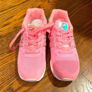 NWT new balance kids size 3 pink shoes